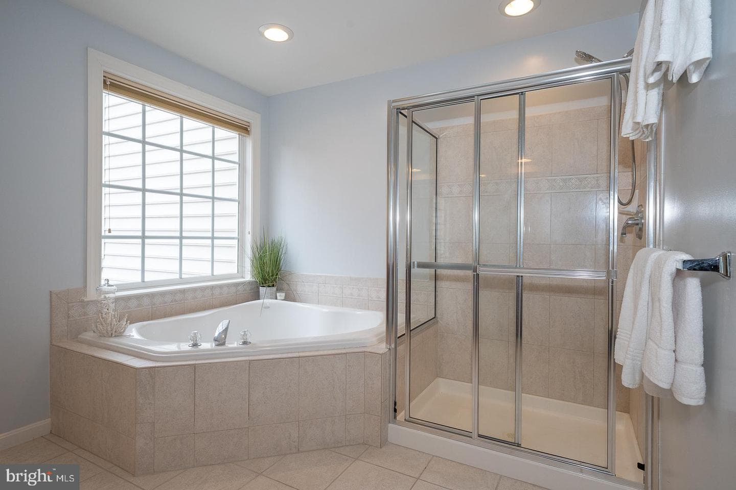 510 Guinevere Drive photo 36