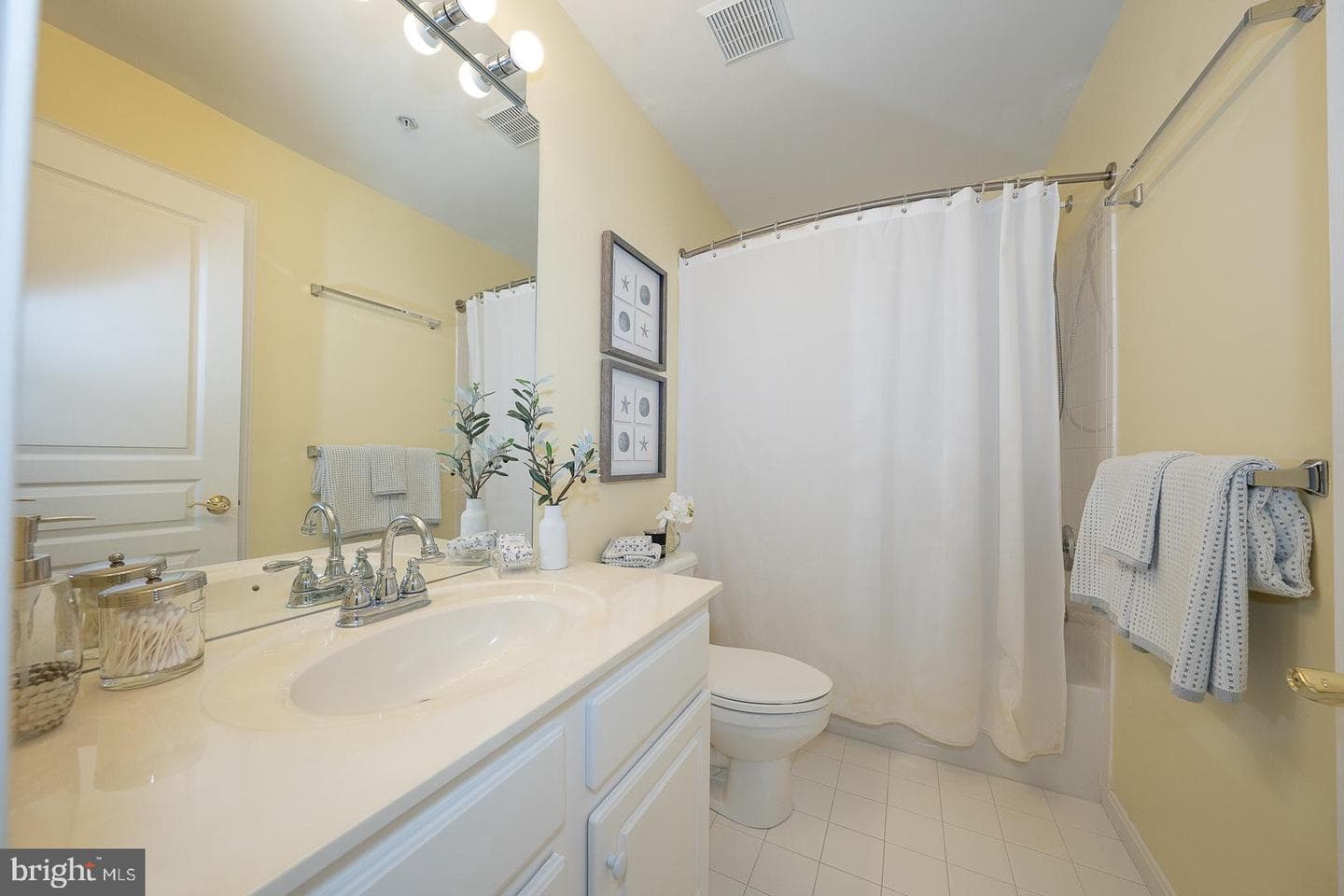 510 Guinevere Drive photo 40