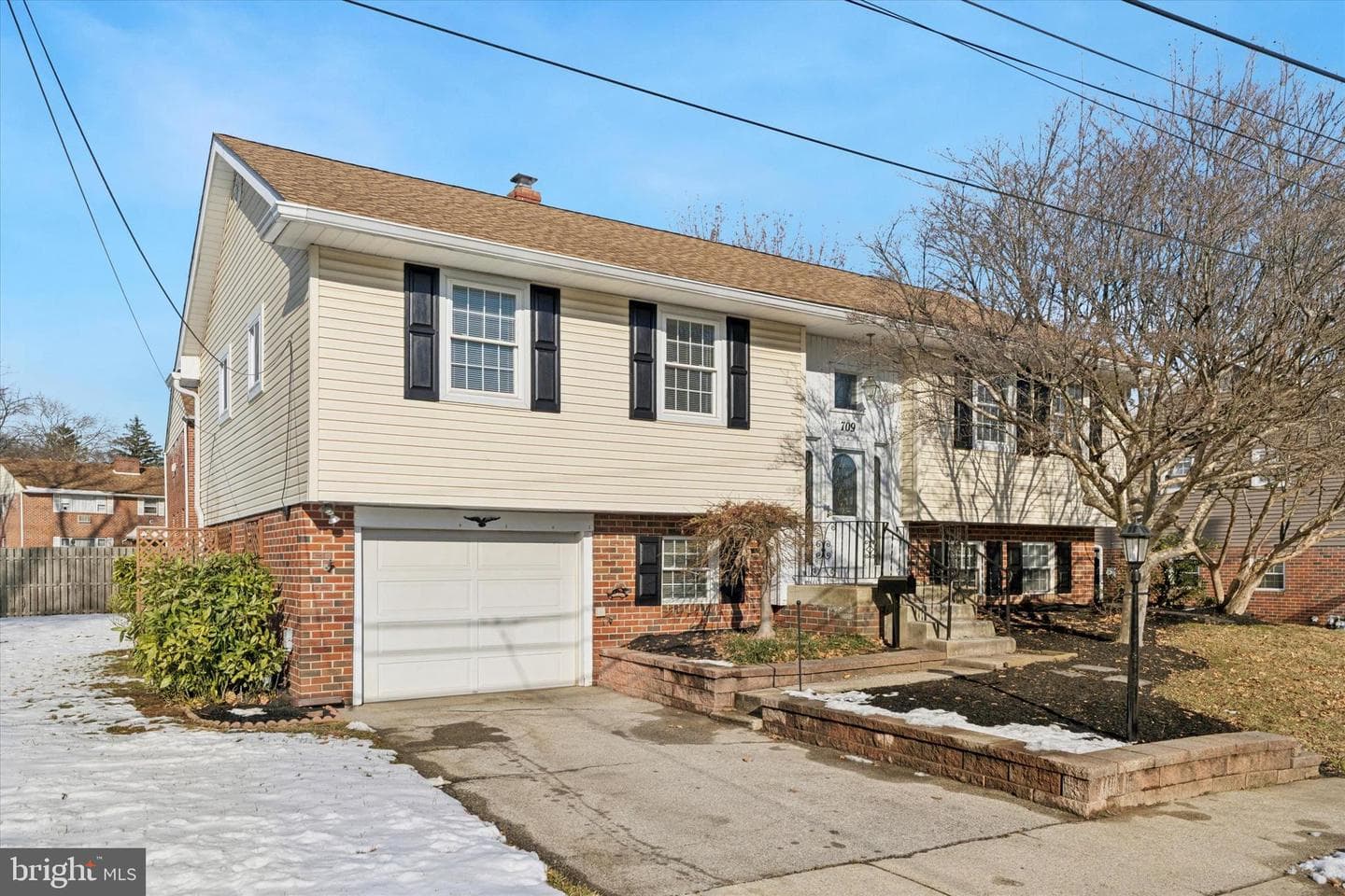 709 Avondale Lane photo 1