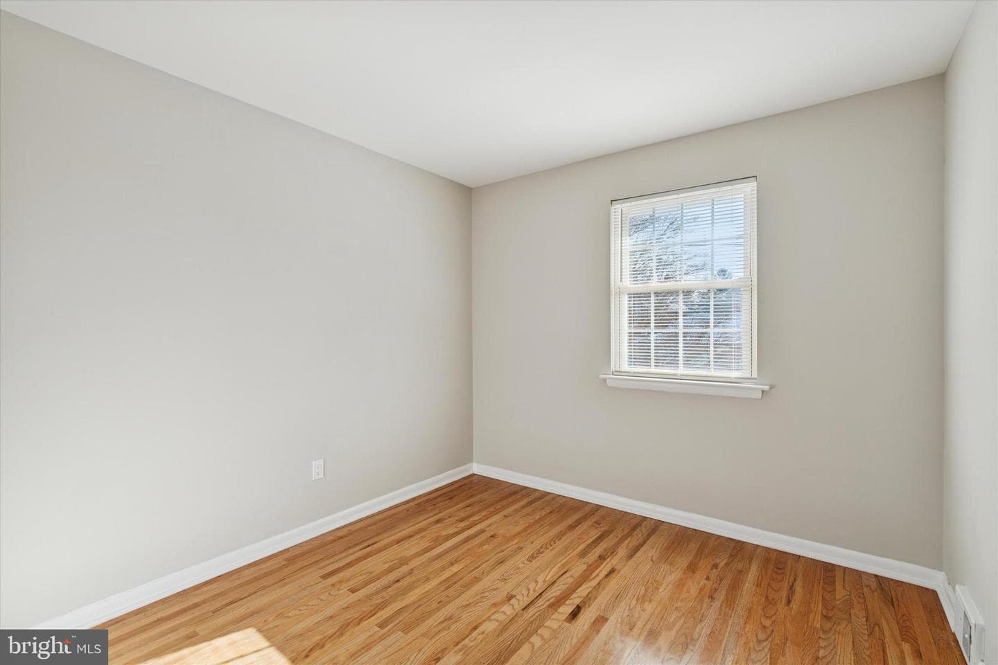 709 Avondale Lane photo 11