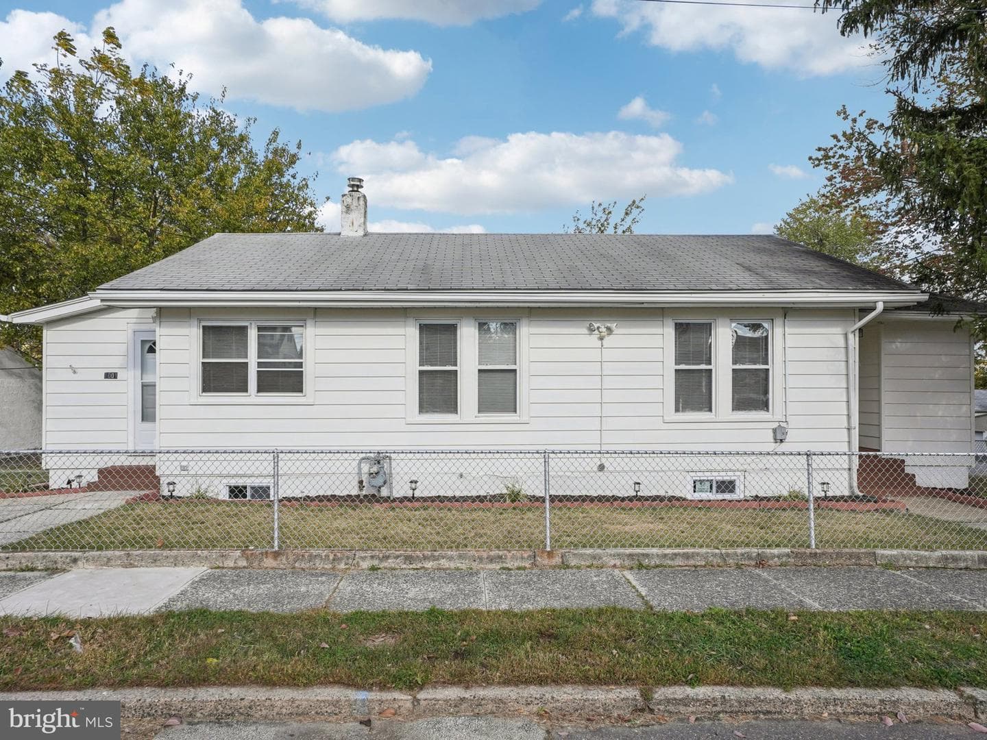 1001 Sunset Street photo 3