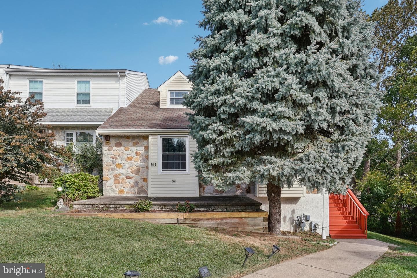 917 Saint Joseph Drive photo 2