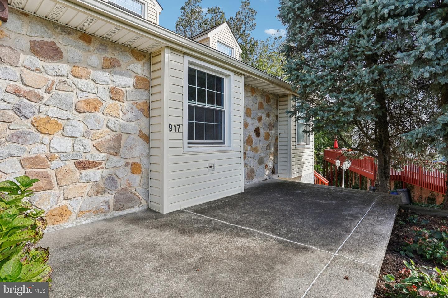 917 Saint Joseph Drive photo 9