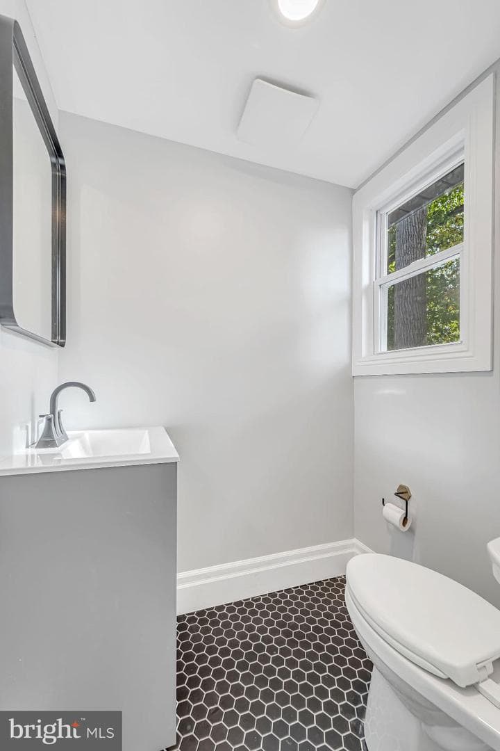 301 Shadeland Avenue photo 26