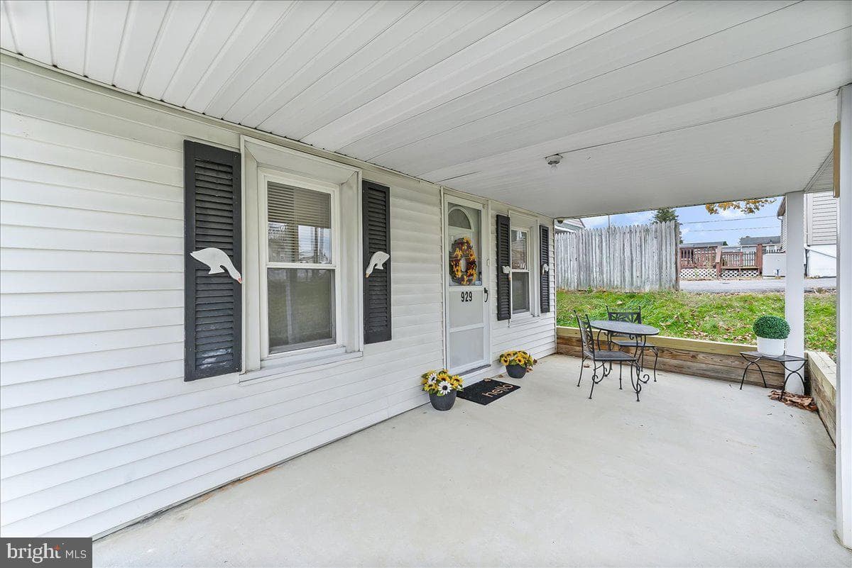 929 Crystle Road photo 4