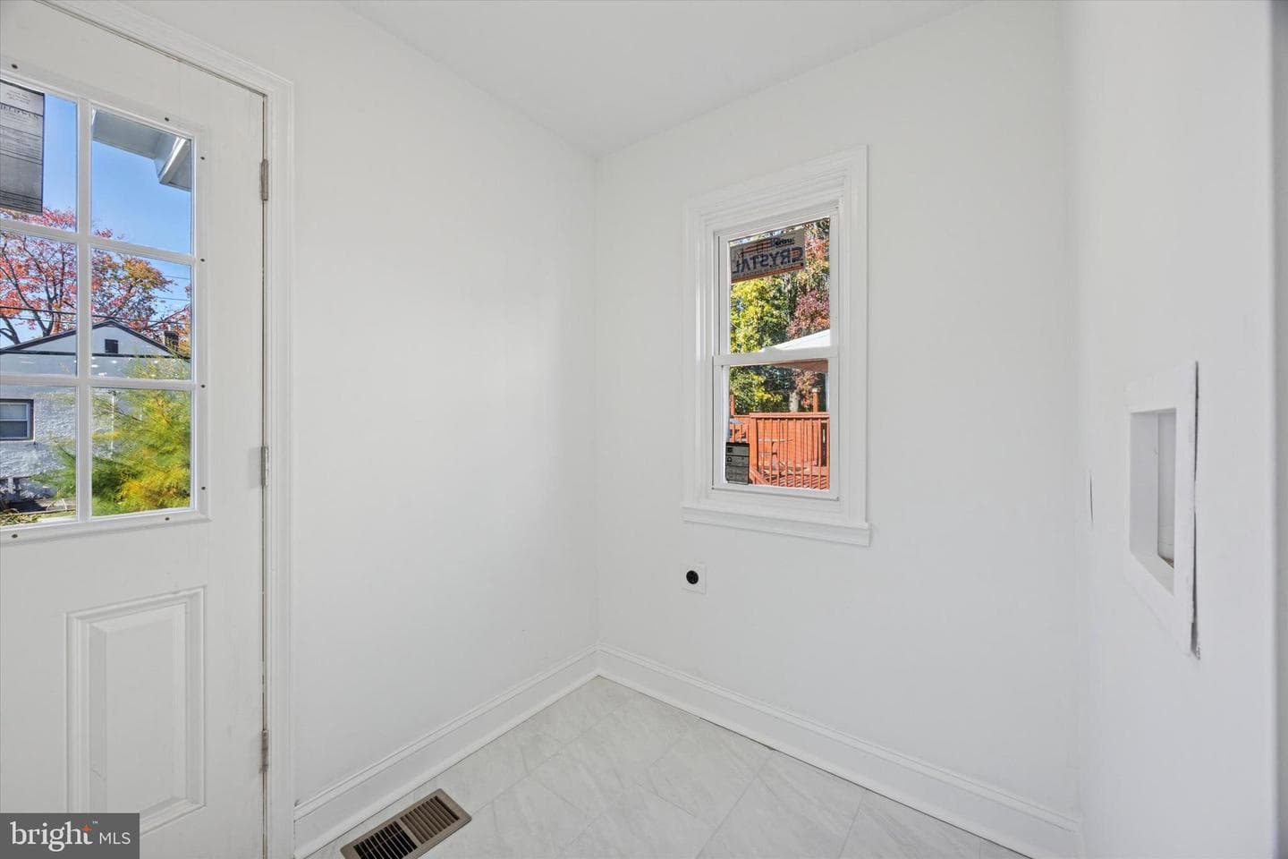 211 Cedar Avenue photo 12