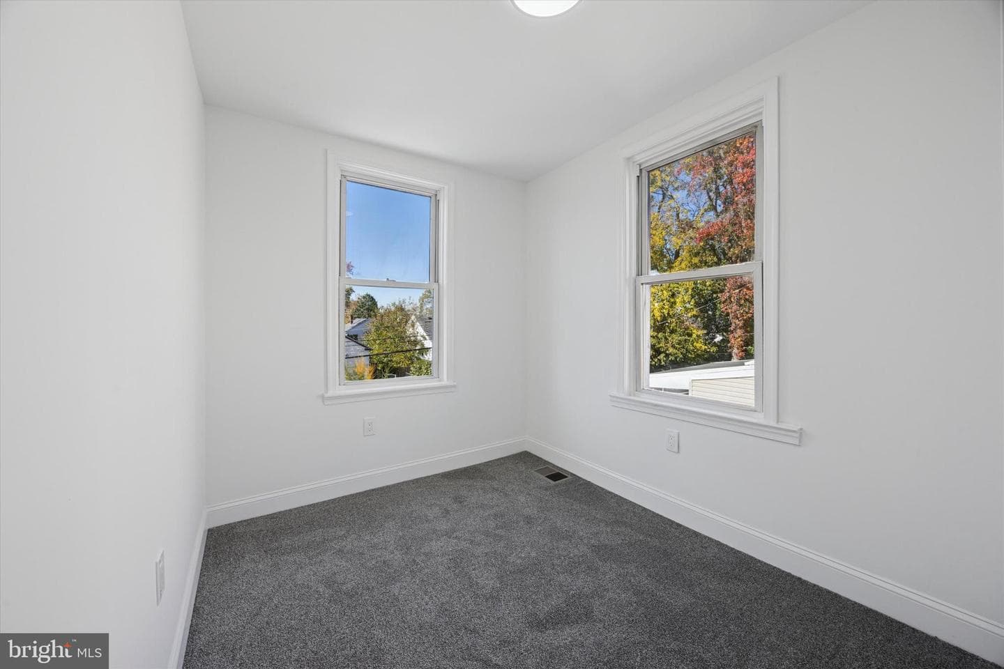 211 Cedar Avenue photo 15