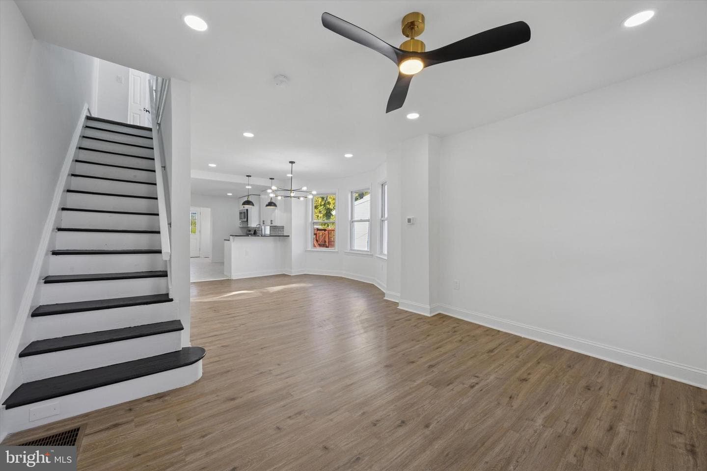 211 Cedar Avenue photo 4