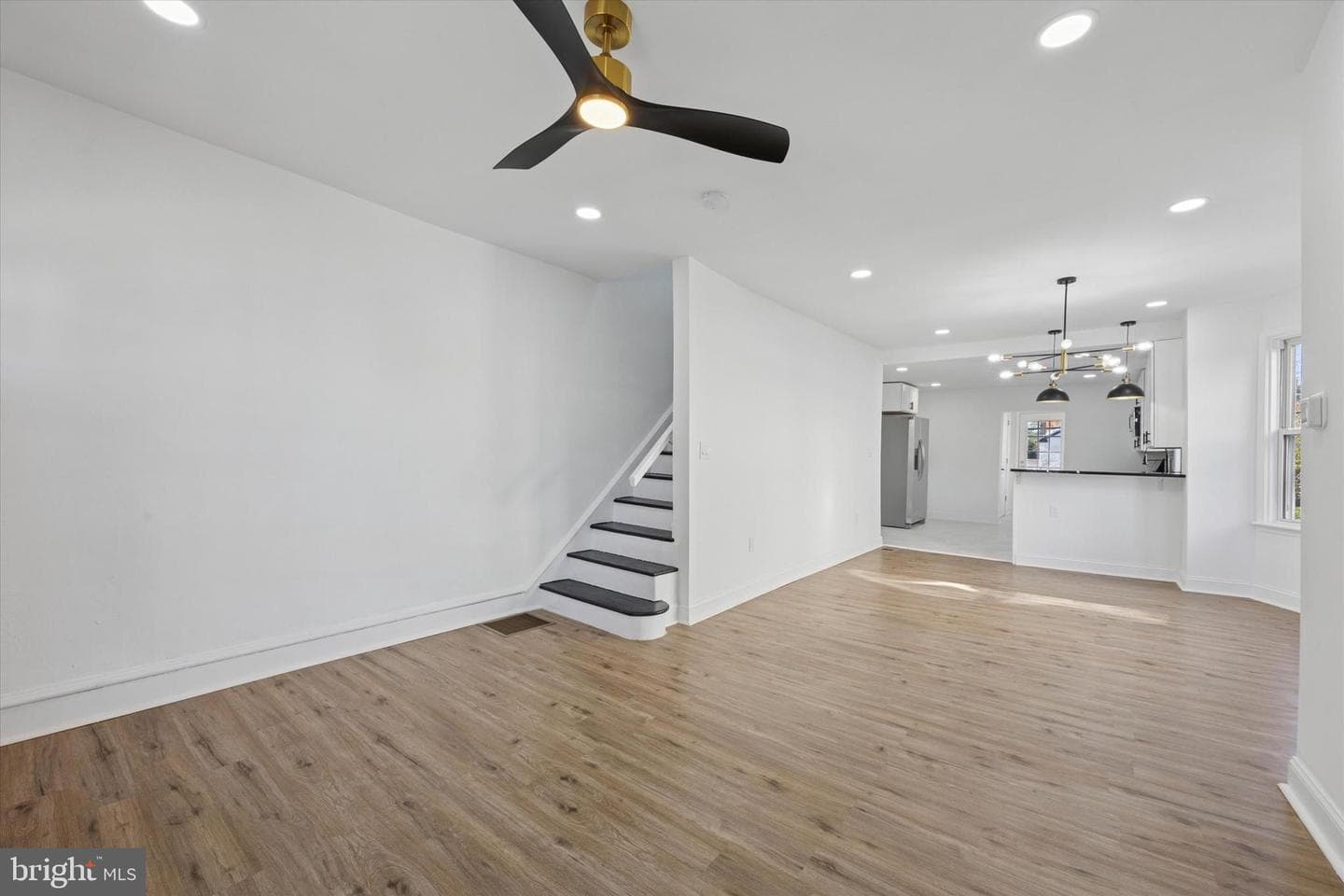 211 Cedar Avenue photo 5