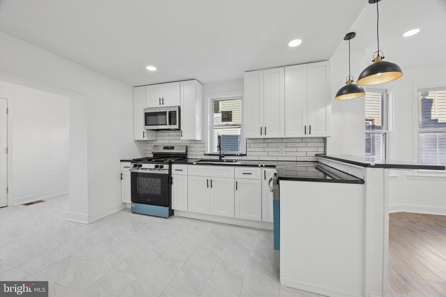 211 Cedar Avenue photo 9