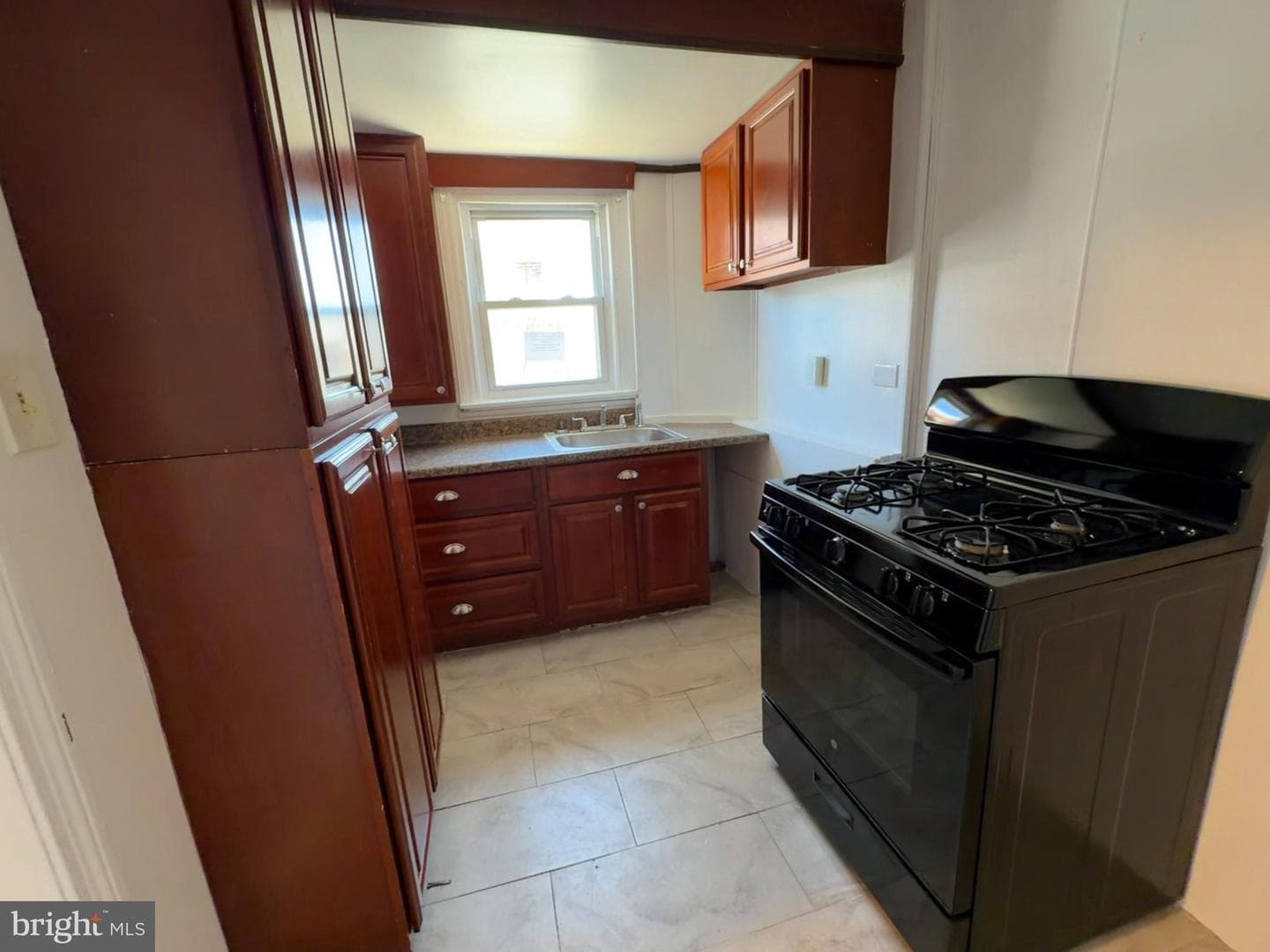 921 Lincoln Street photo 5