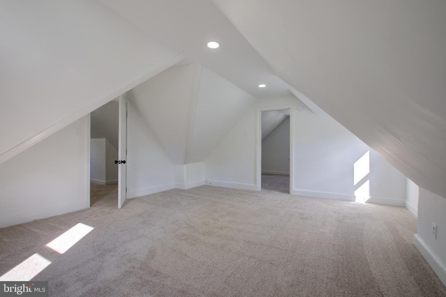 605 Andrews Avenue photo 32
