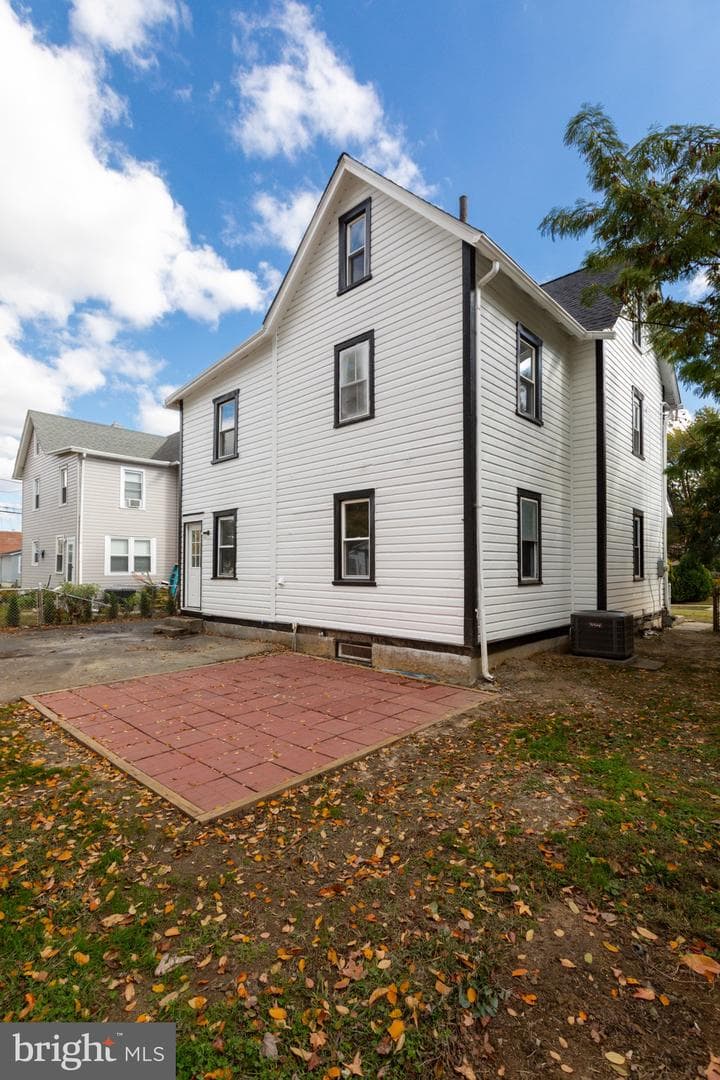 605 Andrews Avenue photo 40