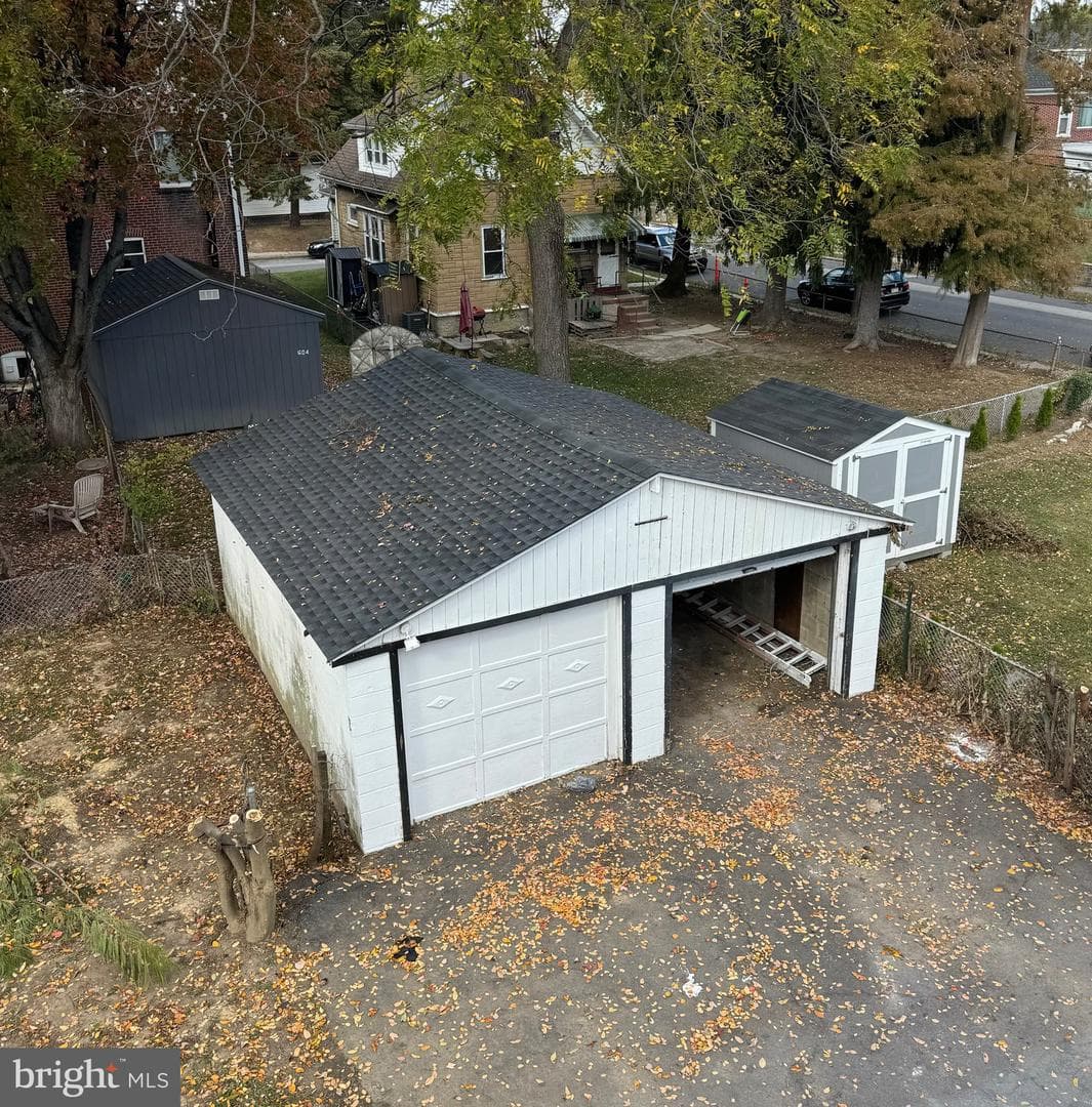 605 Andrews Avenue photo 42