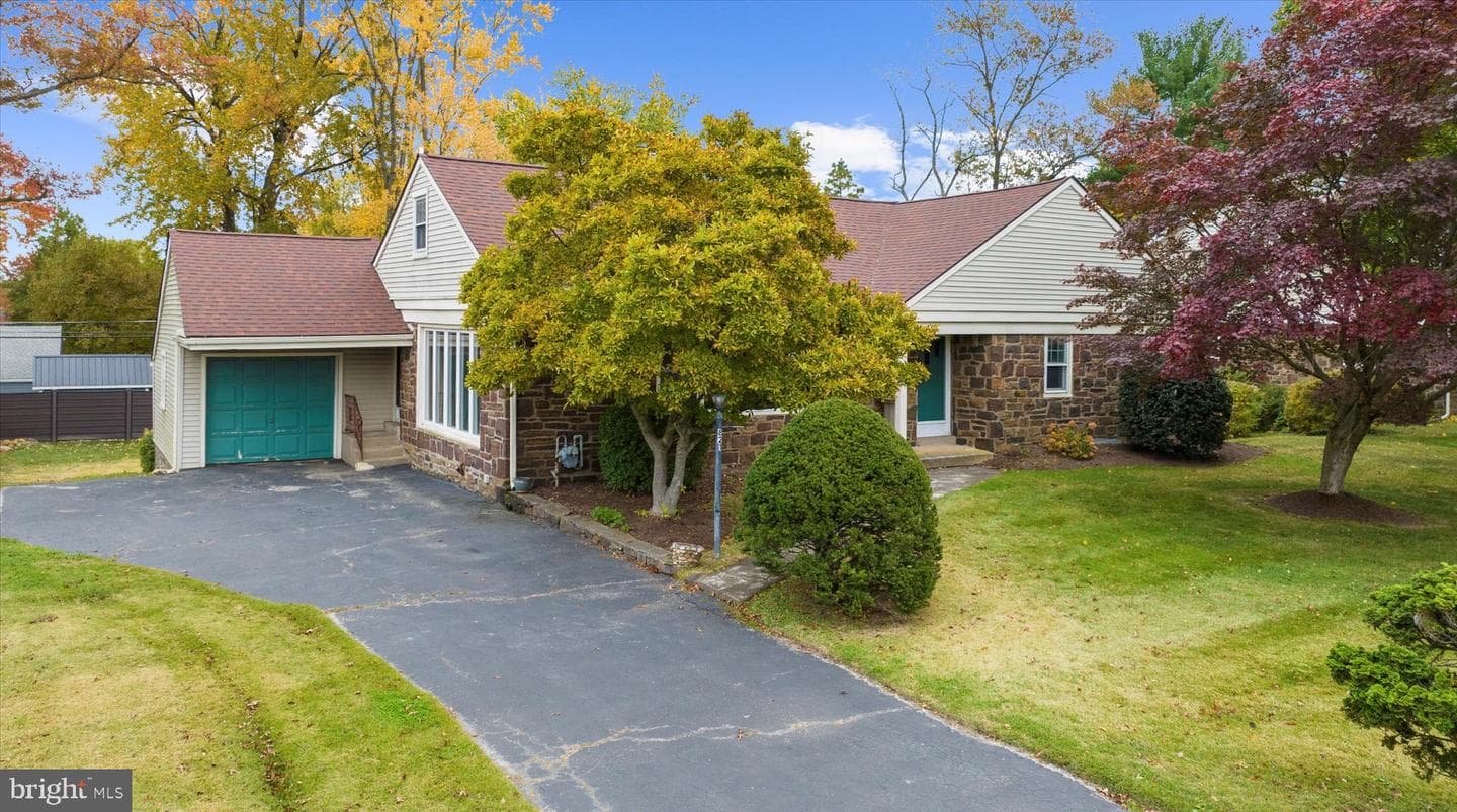 821 Coopertown Road photo 1