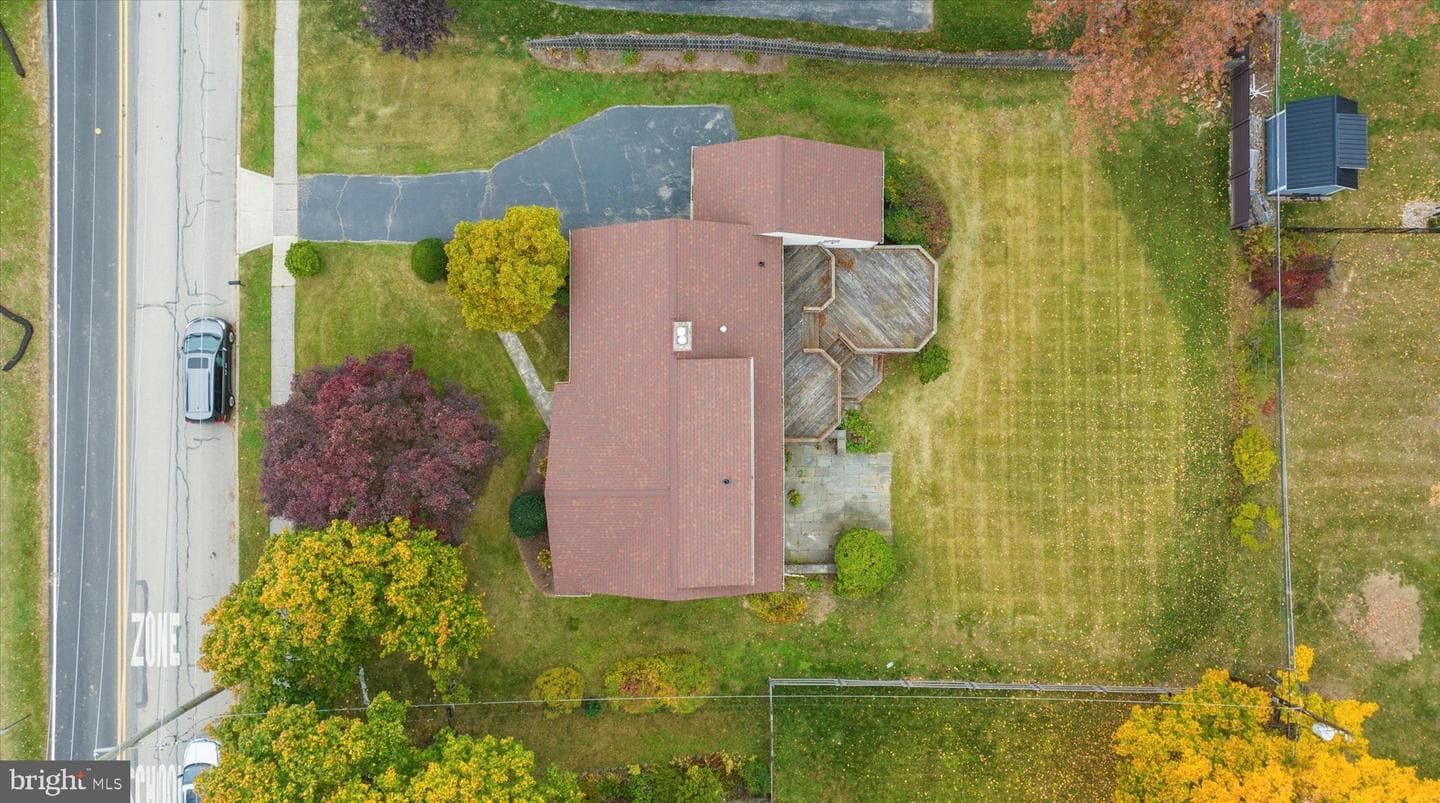 821 Coopertown Road photo 40
