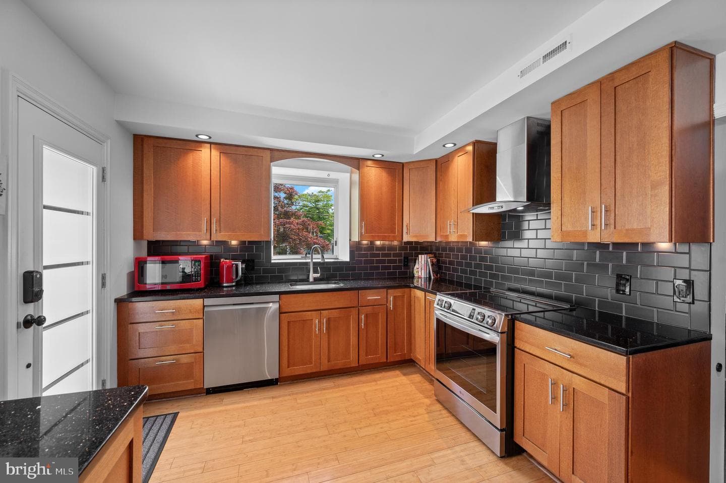 203 E 5th Street photo 18