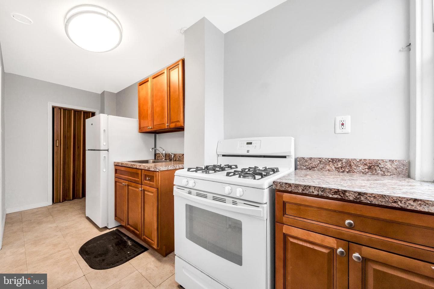 506 Hampden Road photo 12