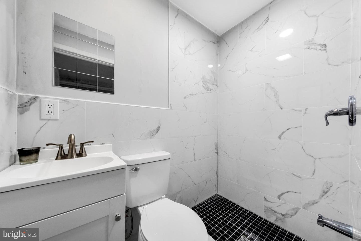 506 Hampden Road photo 31