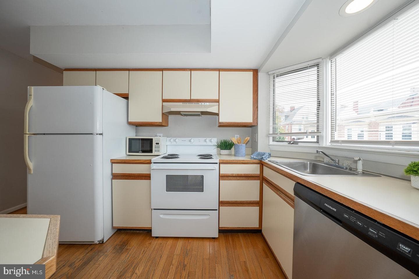 300 S Olive Street #2b photo 11