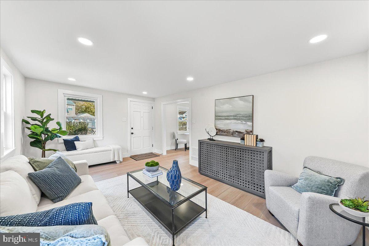 222 N Overhill Road photo 3