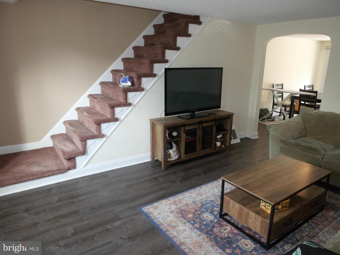 289 Whitehall Drive photo 2