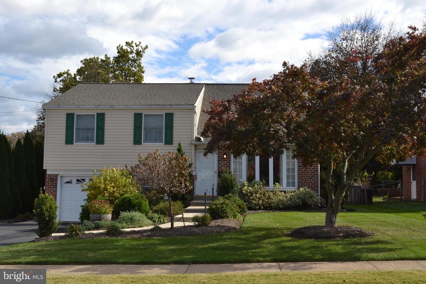 409 Melvin Drive photo 2