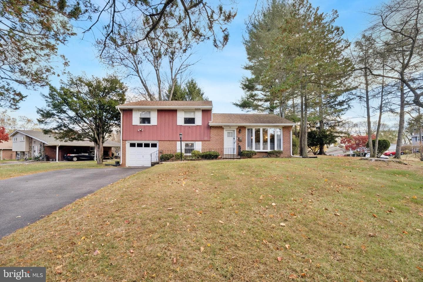11 Linden Drive photo 2