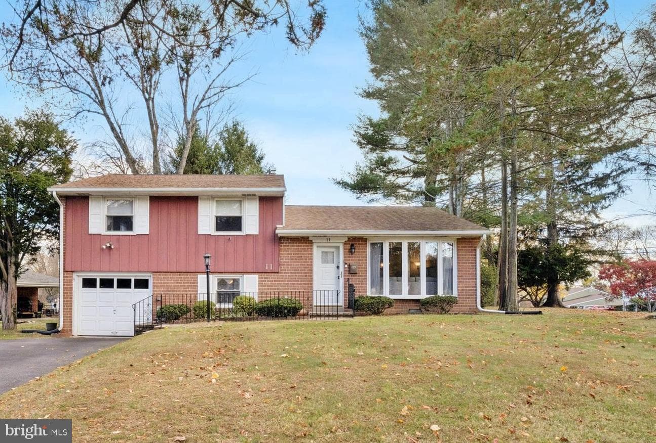 11 Linden Drive photo 3