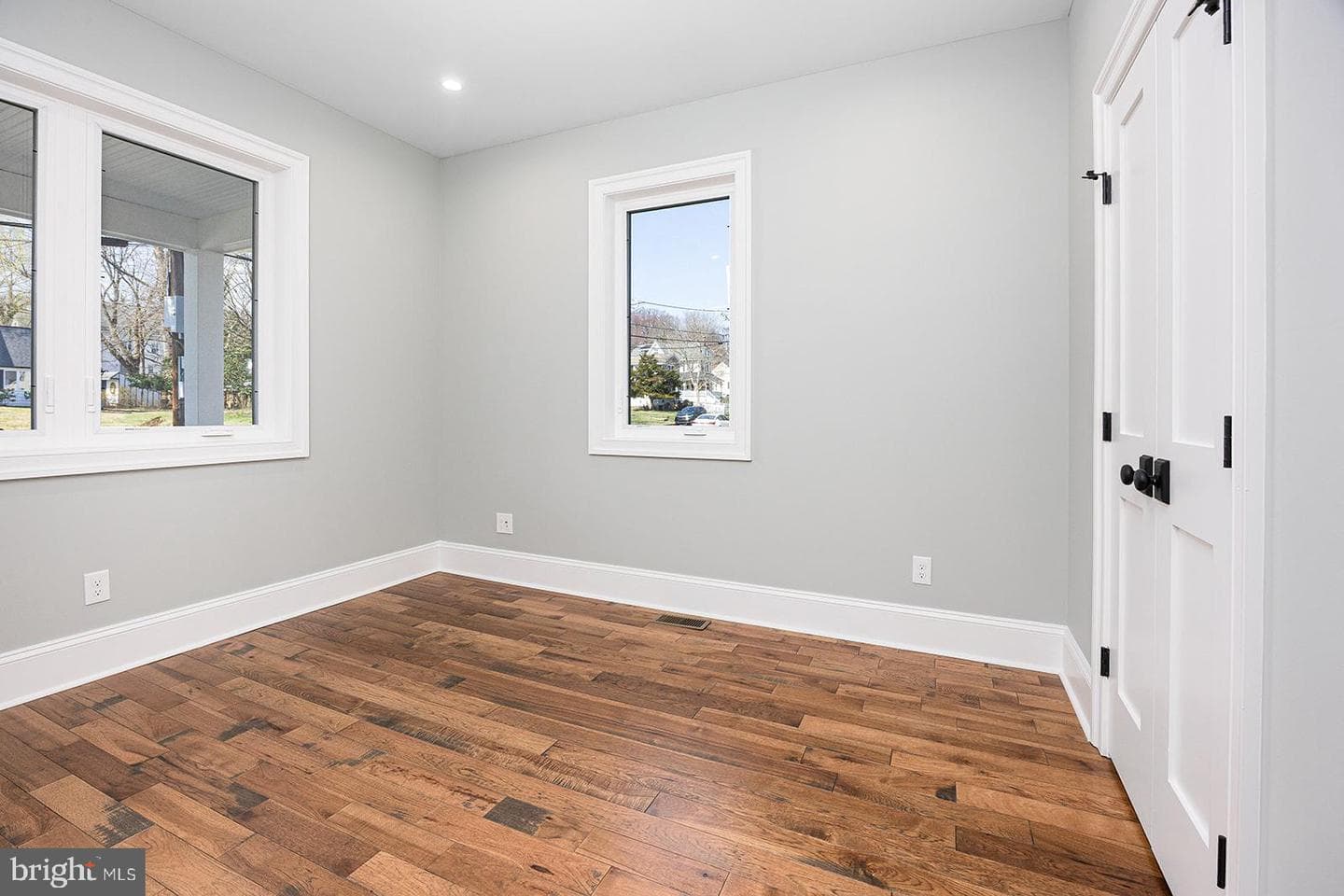 607 Summer Street photo 4