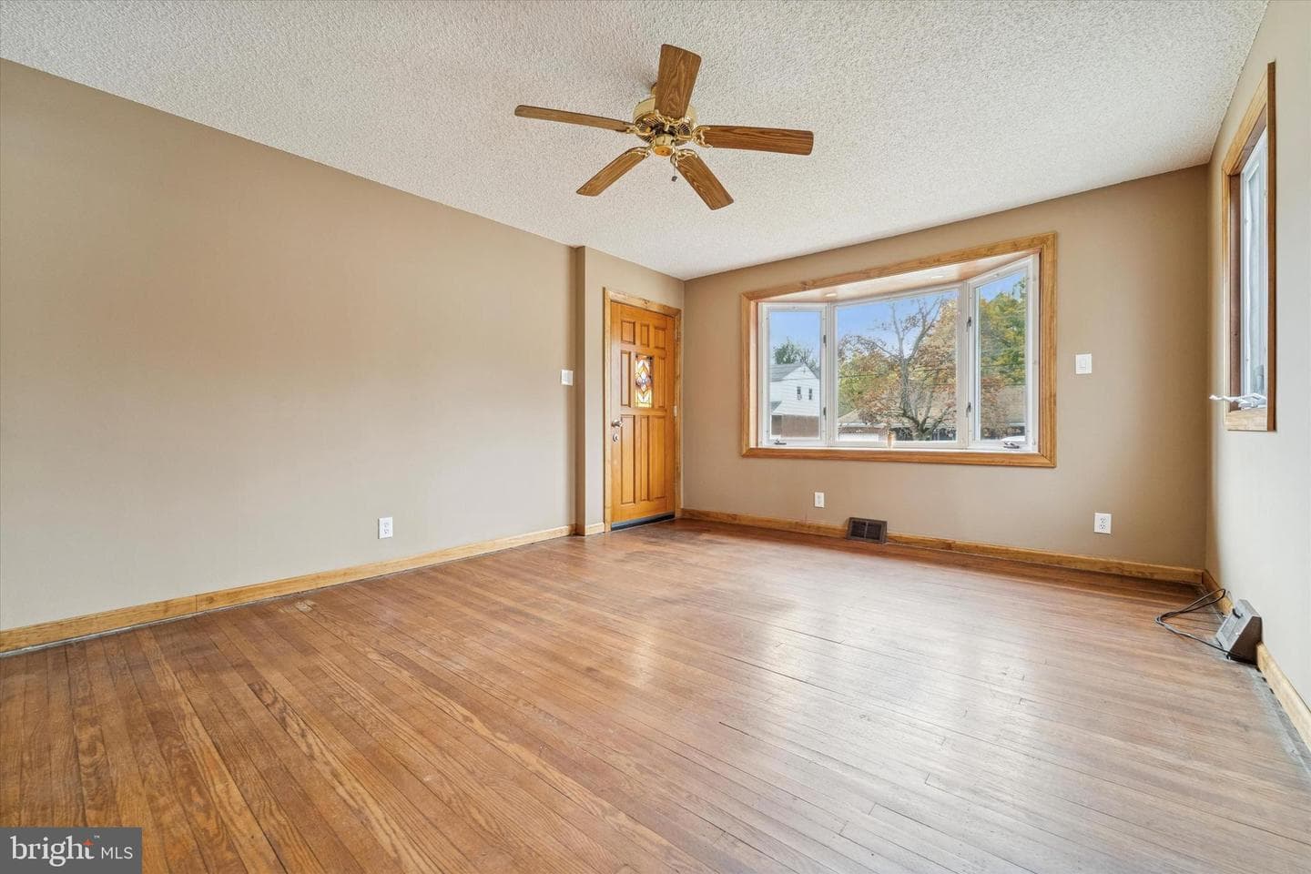 742 Agnes Avenue photo 2