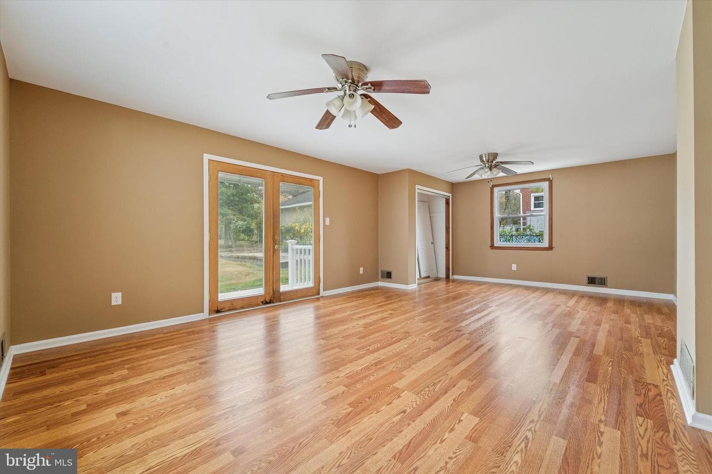742 Agnes Avenue photo 3