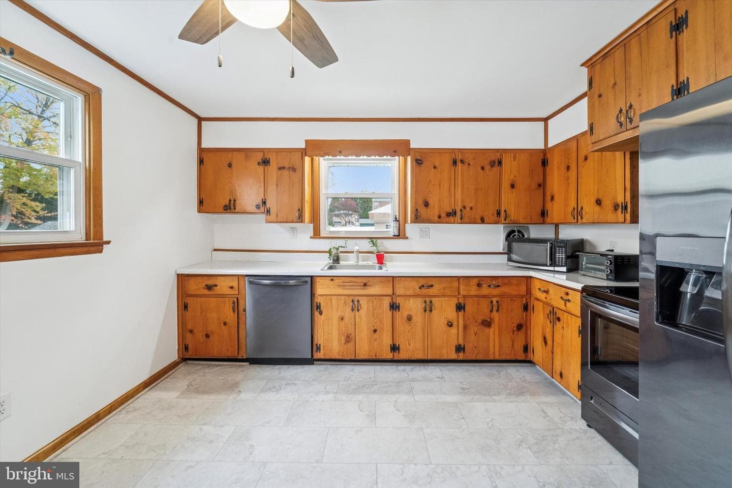 742 Agnes Avenue photo 4