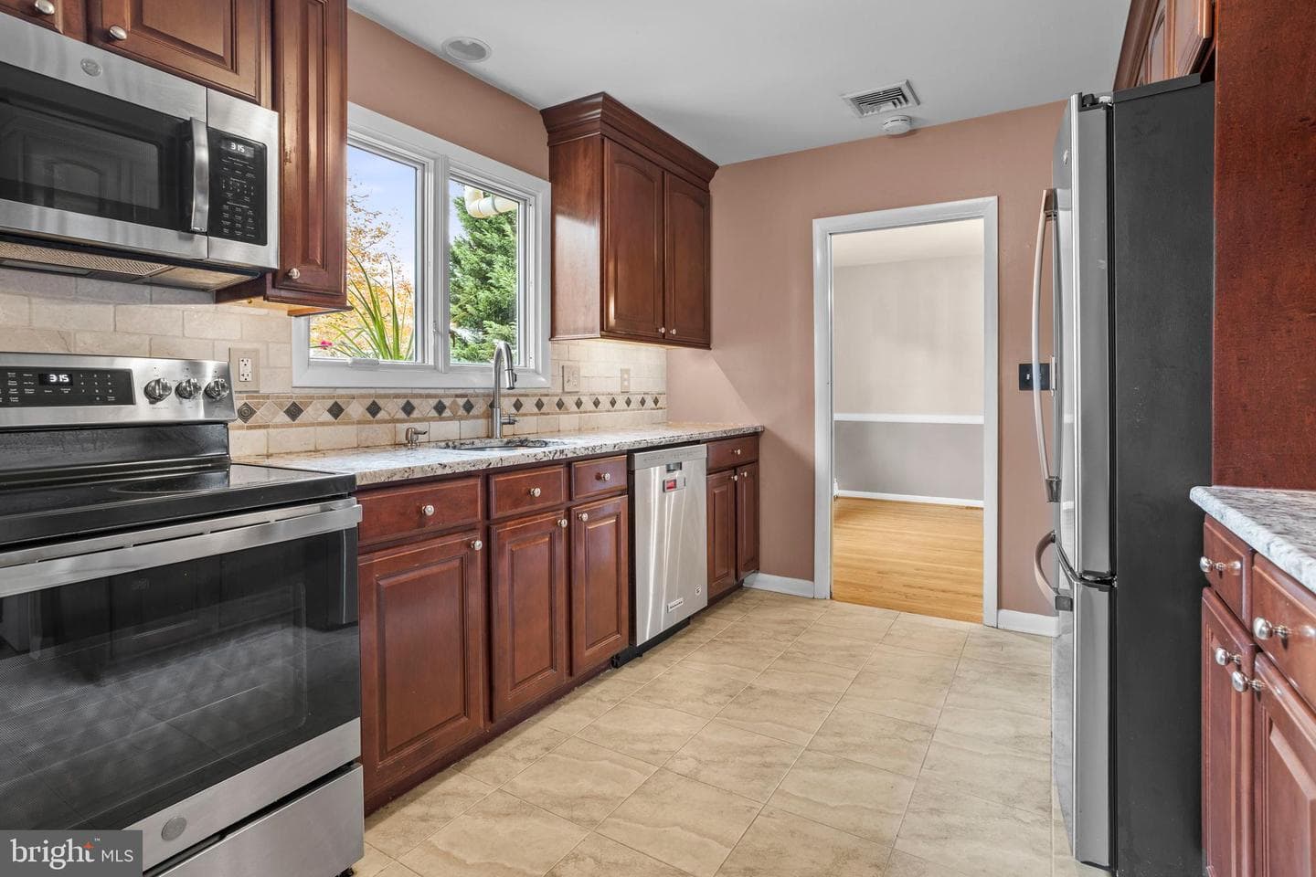 504 Minshall Road photo 11
