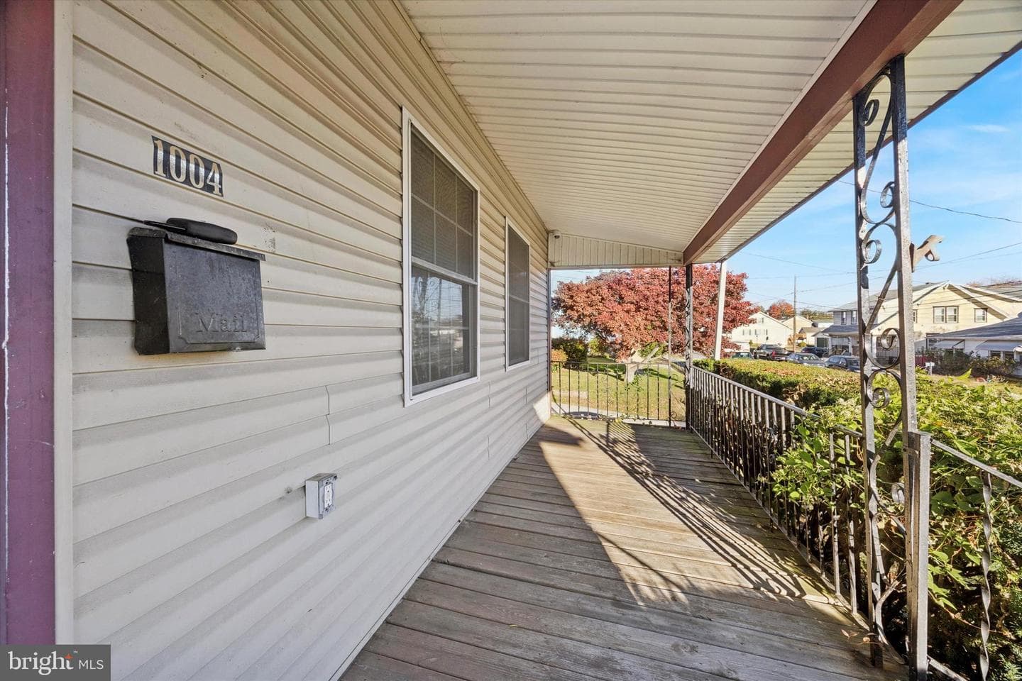 1004 Sunset Street photo 2