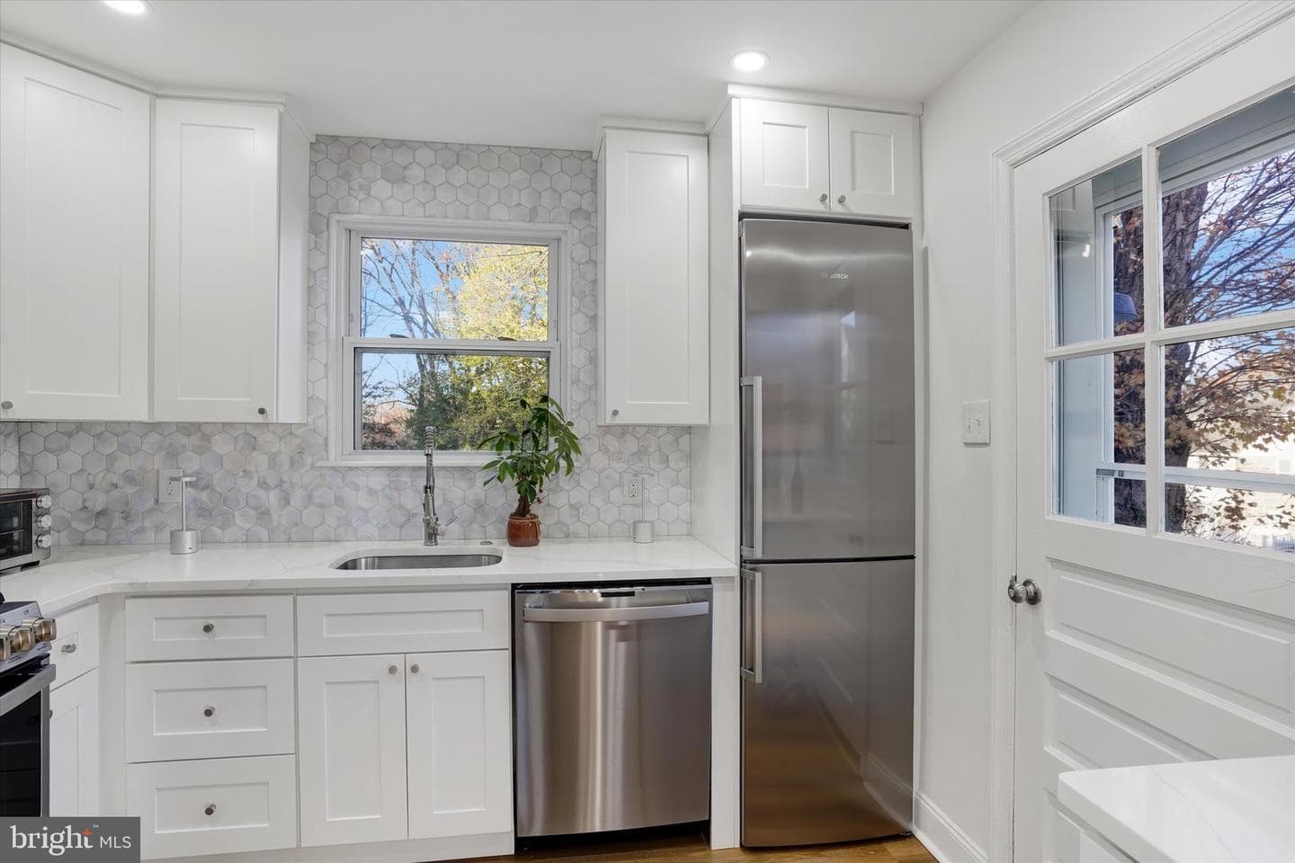 54 Sterner Avenue photo 9