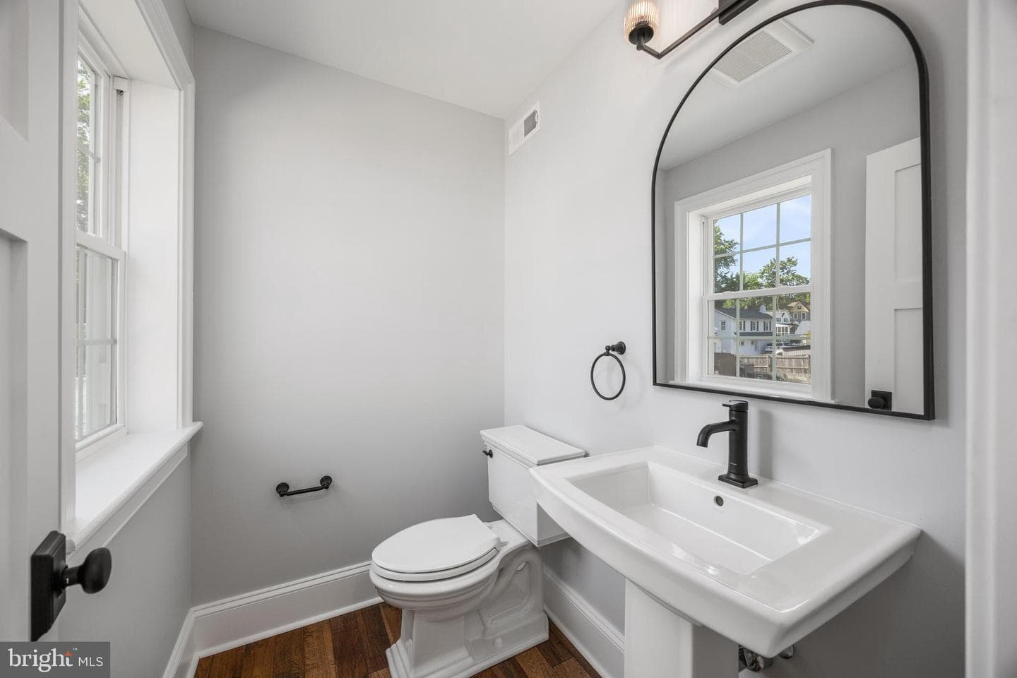611 Summer Street photo 14