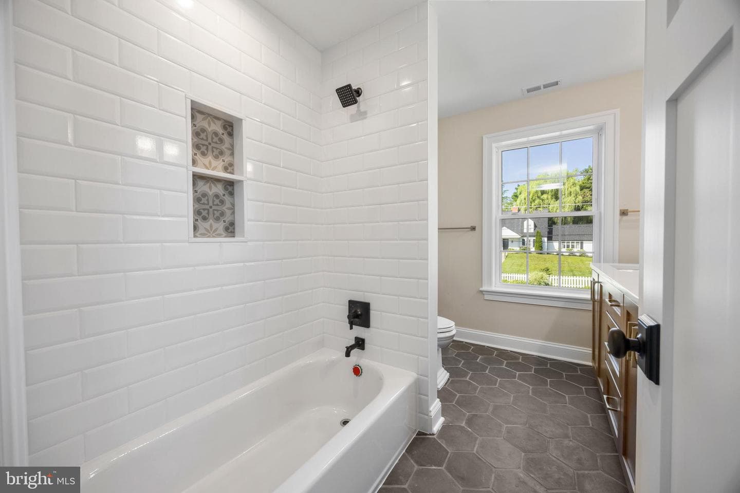 611 Summer Street photo 30