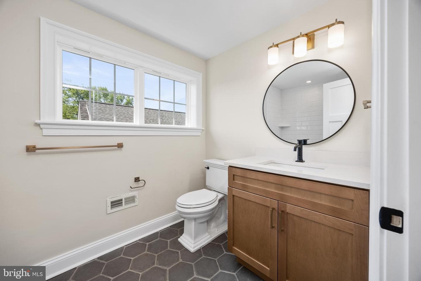 611 Summer Street photo 34