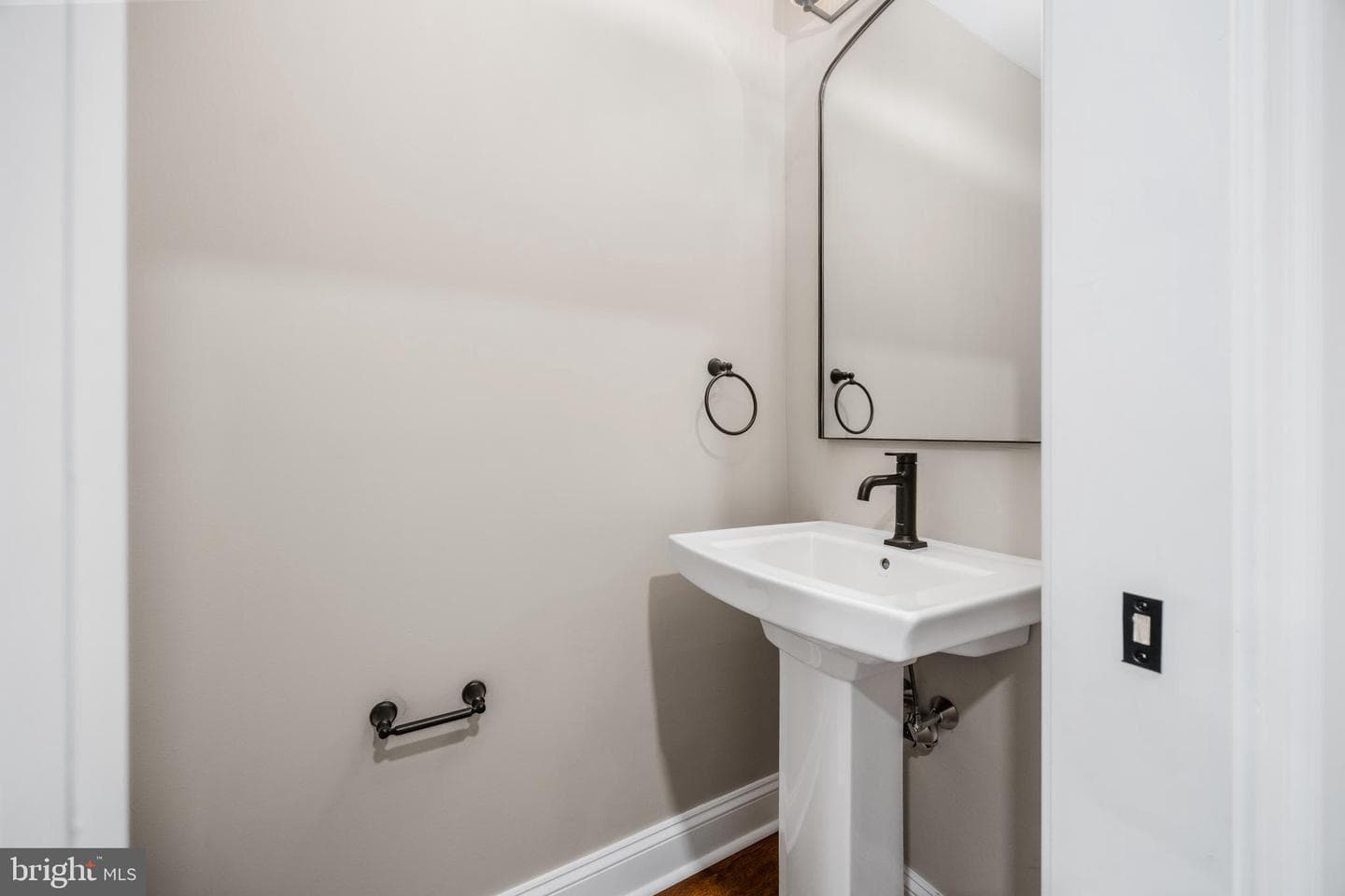 611 Summer Street photo 44