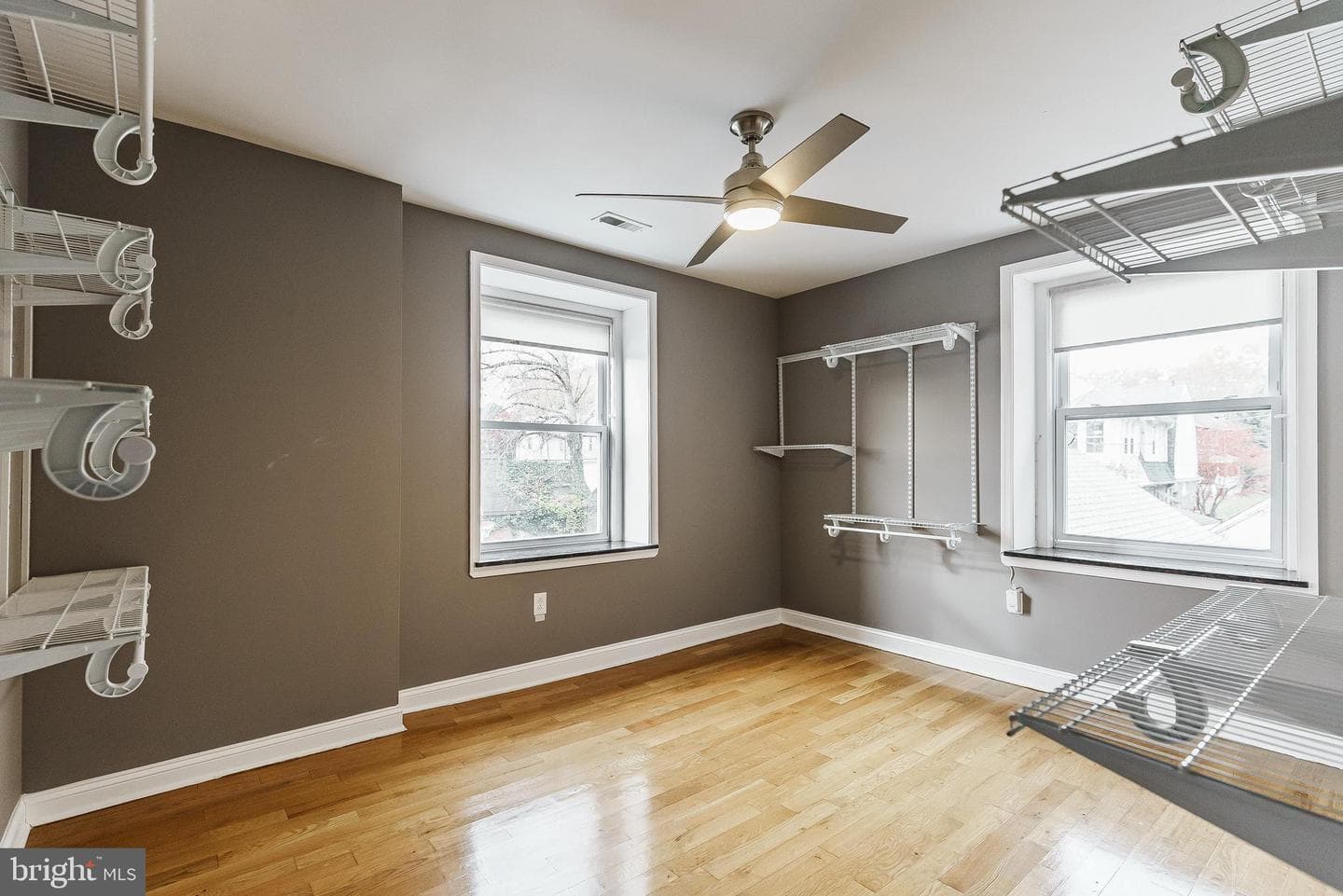 75 E Stewart Avenue photo 22