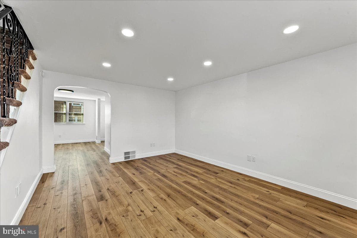 1232 Edgehill Road photo 3