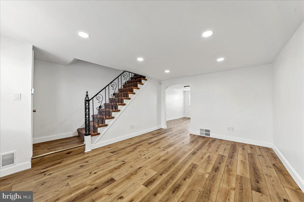 1232 Edgehill Road photo 4