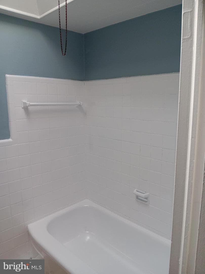 1027 Windsor Road photo 17