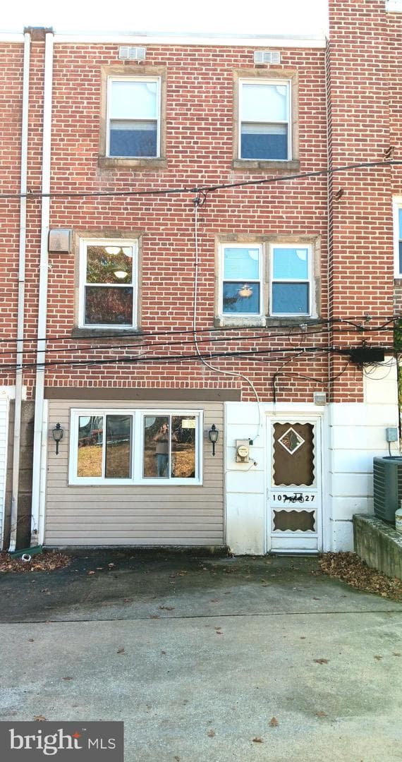 1027 Windsor Road photo 22