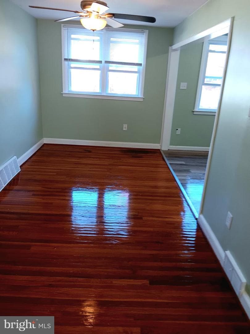 1027 Windsor Road photo 6