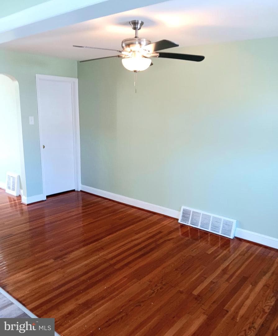 1027 Windsor Road photo 7