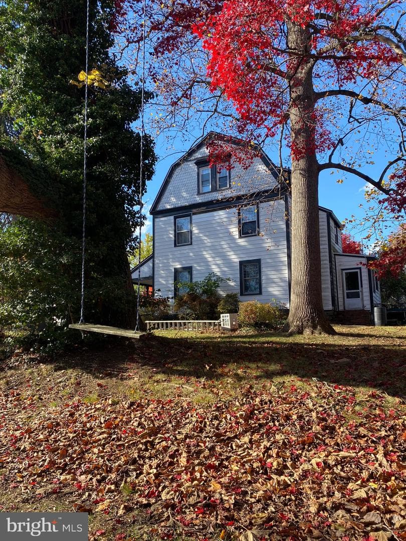 136 Linden Avenue photo 2