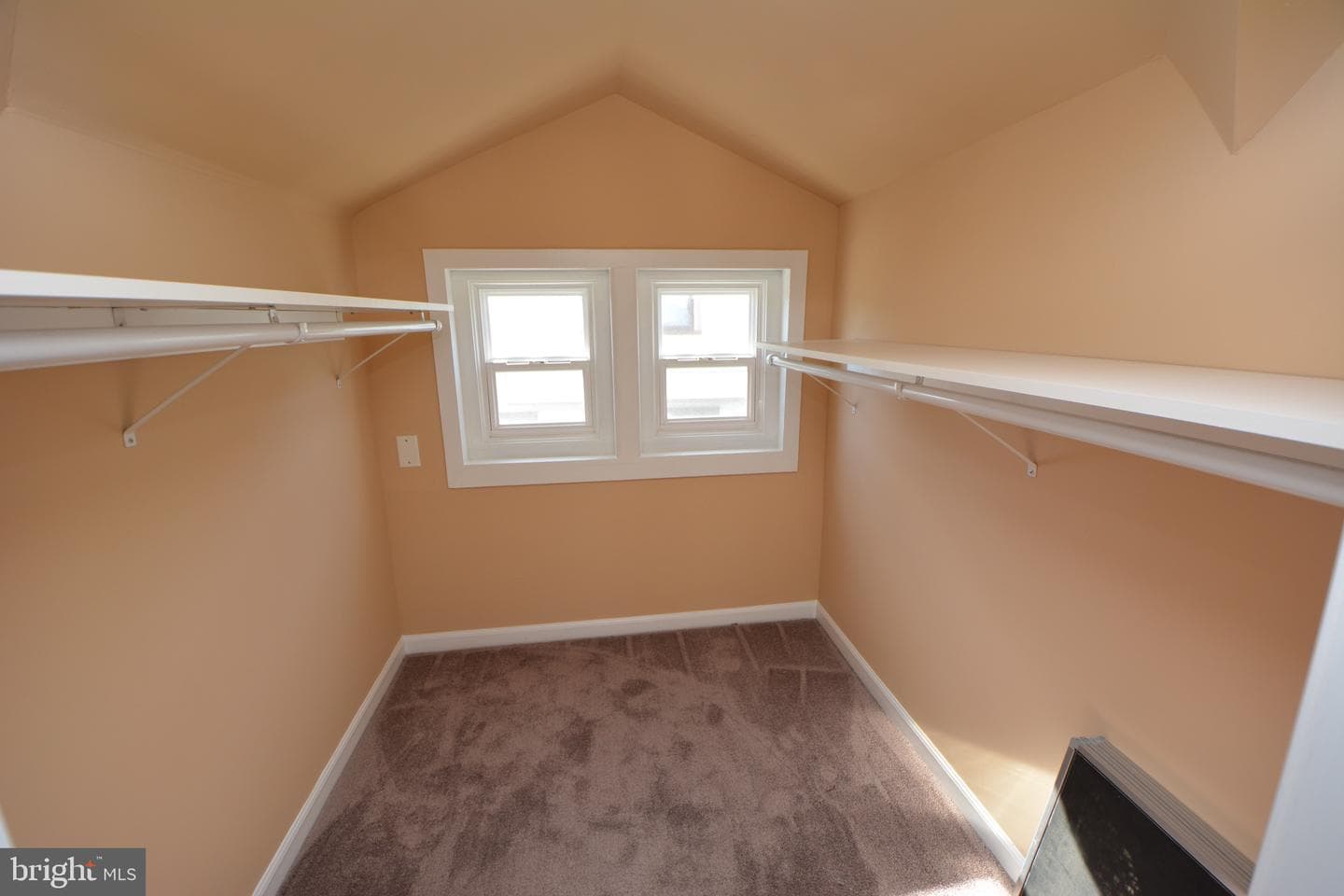 100 E Roland Road photo 11