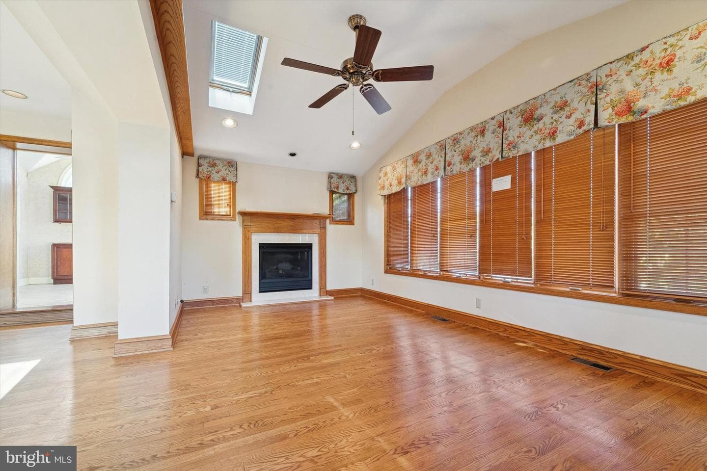 1042 Blythe Avenue photo 12
